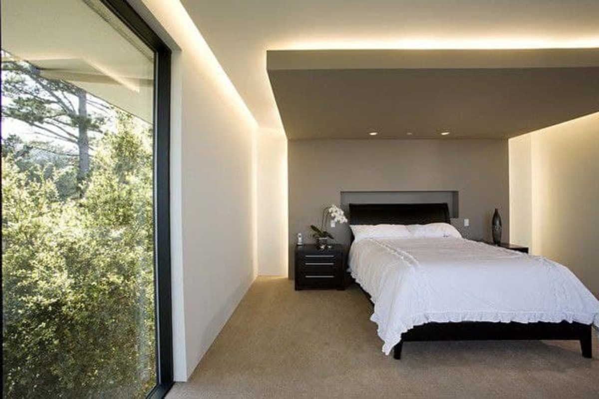 Bedroom lighting. Спальный потолок. Потолок в спальне. Кровать над потолком. Потолок с подсветкой.